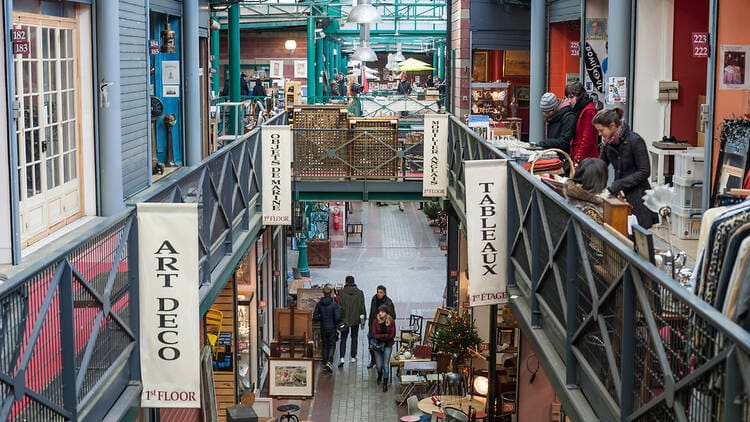 Marché aux Puces — Le plus grand marché d'antiquités au monde, à cinq minutes à pied.